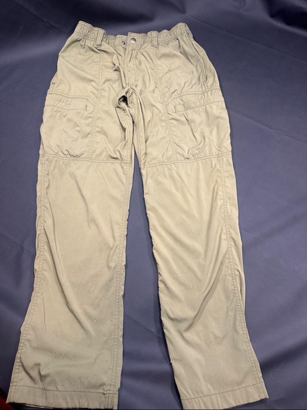 Duluth Trading Co Lt. green Cargo Pants. Standard fit 32 x 32